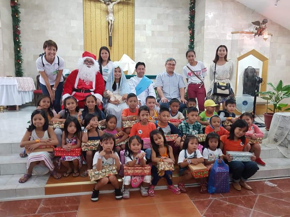 mdias groupie with santa andrei img2